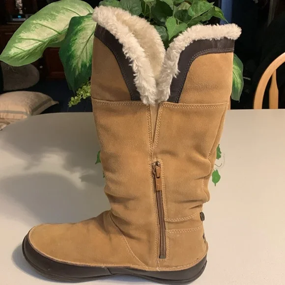 The North Face Women's Tan and Brown Suede Winter Boots NWOT - Picture 3 of 8